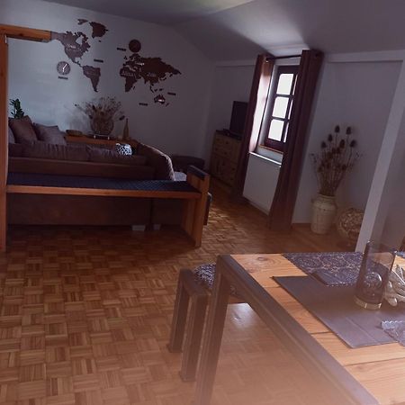 מונשאו Burgapartment Felsenhaeuschen מראה חיצוני תמונה