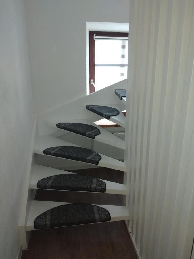 מונשאו Burgapartment Felsenhaeuschen מראה חיצוני תמונה