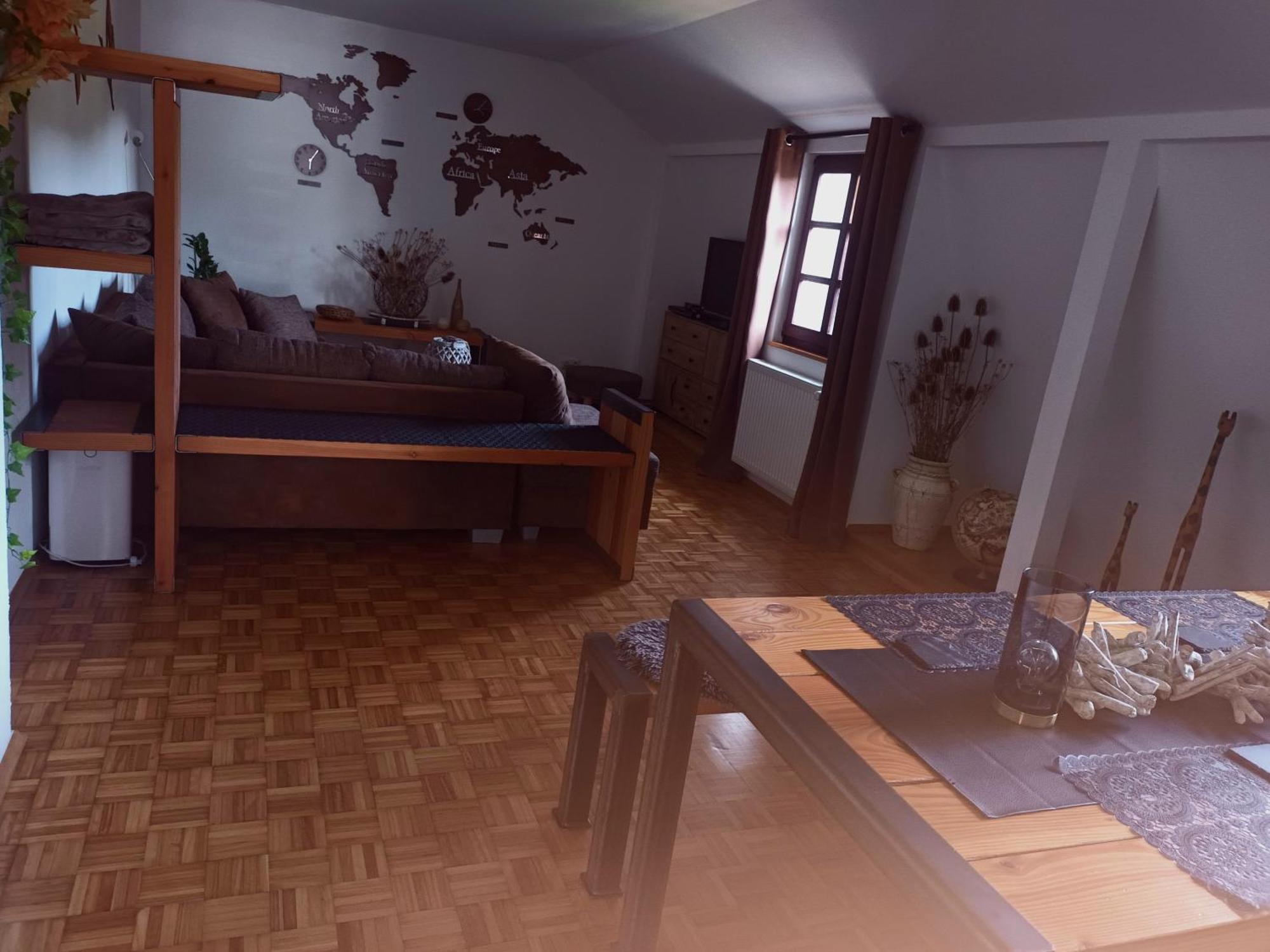 מונשאו Burgapartment Felsenhaeuschen מראה חיצוני תמונה